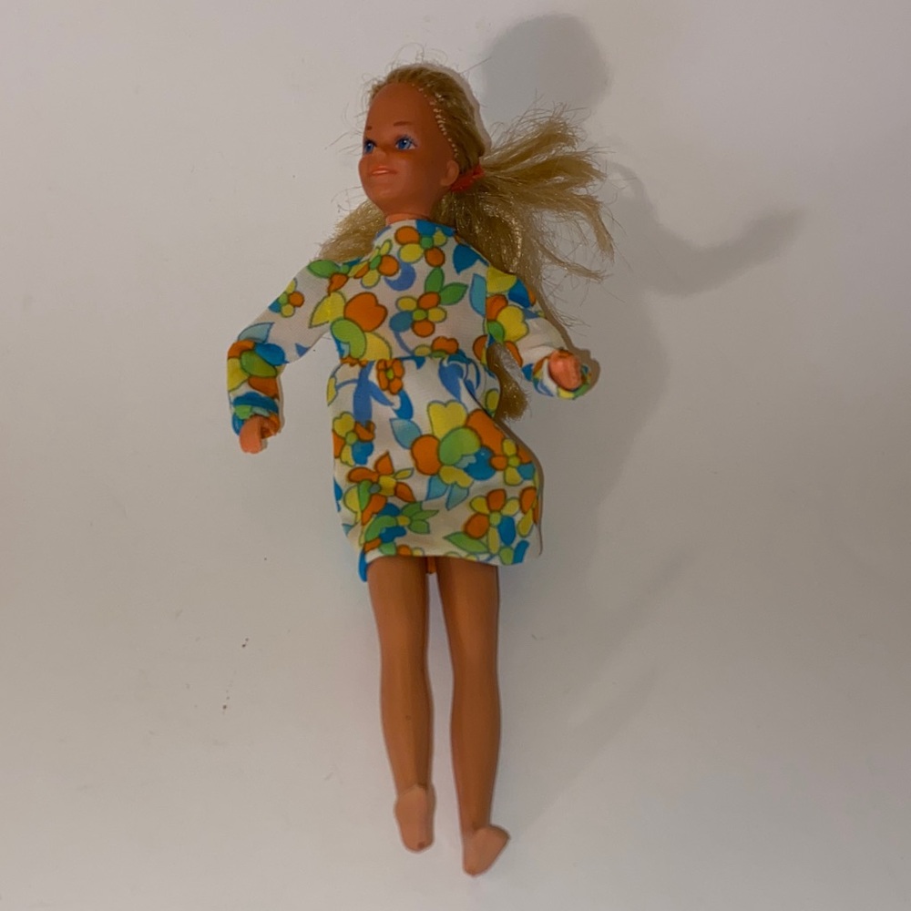 VTG 1987 Barbie Dill with Colorful outfit 10”H